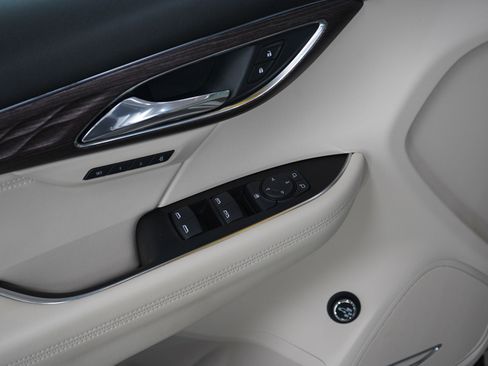 Used 2022 Buick Envision Avenir w/ Technology Package II image 21