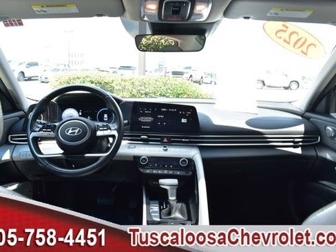 Used 2025 Hyundai Elantra Limited FWD image 3