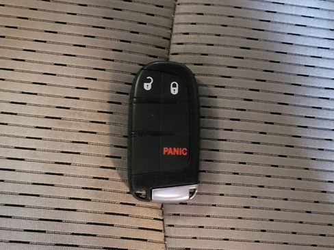 Used 2019 Dodge Journey SE w/ Premium Group image 32