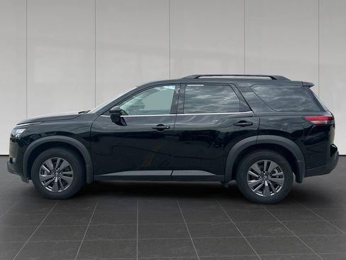 Used 2024 Nissan Pathfinder SV w/ SV Premium Package AWD/4WD image 2