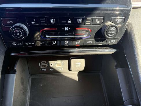 Used 2023 Jeep Grand Cherokee L Limited w/ Luxury Tech Group II image 21