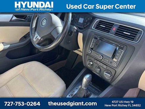 Used 2011 Volkswagen Jetta SEL image 7