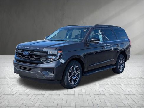 New 2026 Ford Expedition Active image 2
