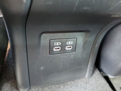 Used 2023 Toyota Prius XLE image 18