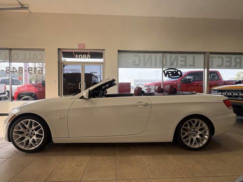 Used 2010 BMW 328i Convertible image 6