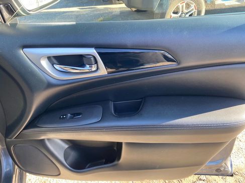 Used 2019 Nissan Pathfinder S image 20