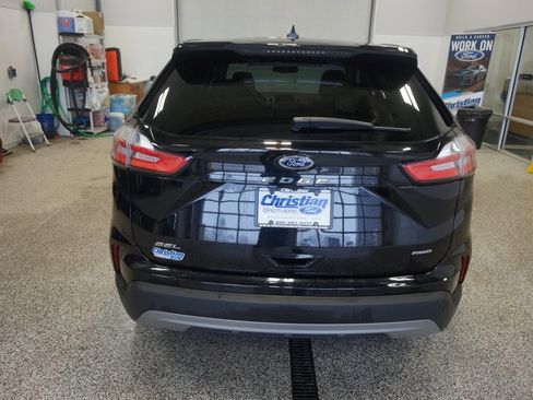 Used 2024 Ford Edge SEL w/ Convenience Package image 4
