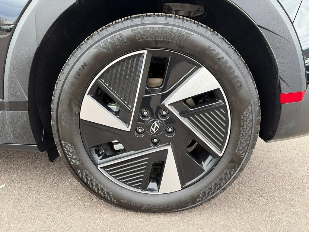 Used 2026 Hyundai Ioniq 5 SEL RWD image 33