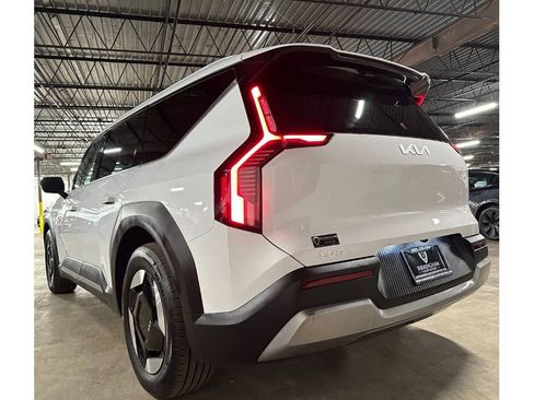 Used 2025 Kia EV9 Wind image 19