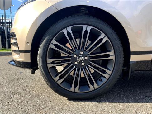 New 2026 Land Rover Range Rover Velar Dynamic SE image 11