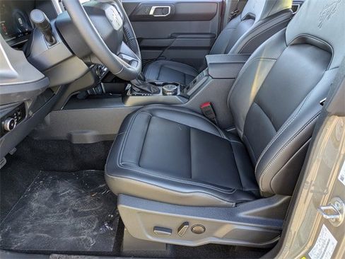 New 2025 Ford Bronco Outer Banks w/ Sasquatch Package image 16