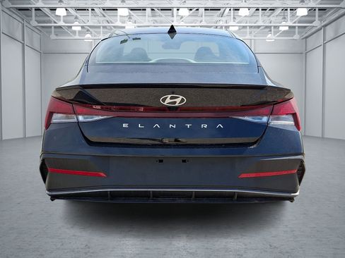 Certified 2025 Hyundai Elantra Sport FWD image 5