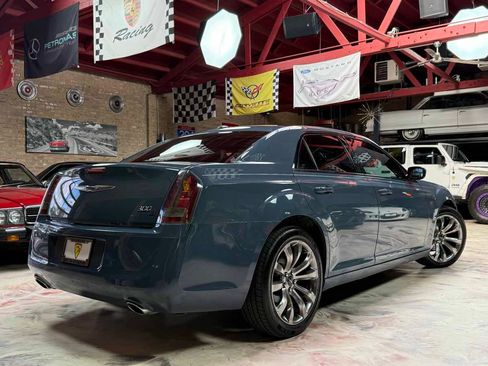 Used 2014 Chrysler 300 S w/ Luxury Group RWD image 4