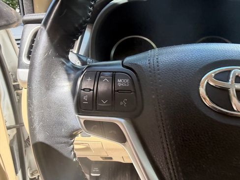 Used 2018 Toyota Highlander Limited Platinum AWD/4WD image 13