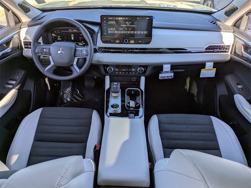 New 2026 Mitsubishi Outlander SE image 15