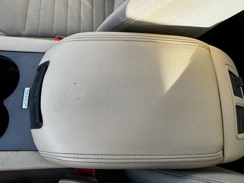 Used 2018 Ford Taurus SE image 13