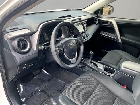 Used 2018 Toyota RAV4 LE FWD image 14