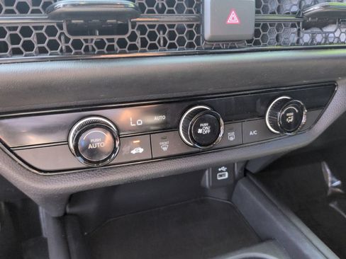 Used 2025 Honda HR-V LX image 17