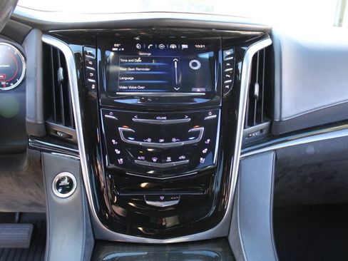Used 2020 Cadillac Escalade Platinum w/ Escalade Sport Edition image 17