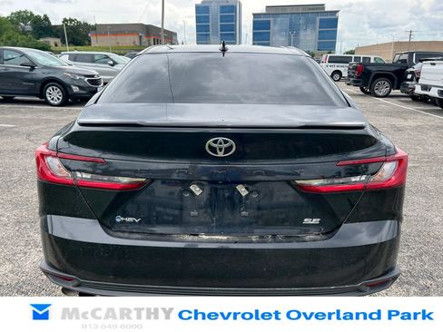 Used 2025 Toyota Camry SE FWD image 4