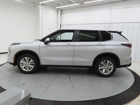 New 2026 Mitsubishi Outlander ES AWD/4WD image 7