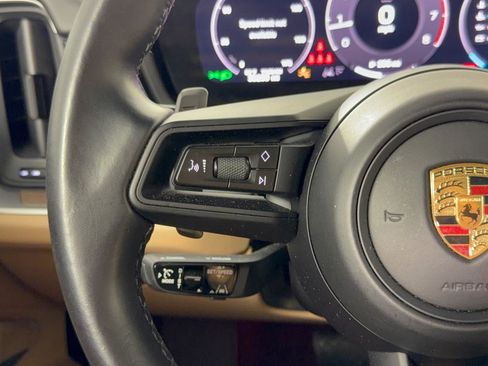 Certified 2024 Porsche Cayenne AWD/4WD image 18