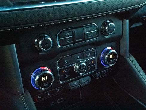 Certified 2024 GMC Yukon SLT w/ SLT Luxury Package image 23