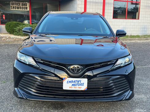 Used 2018 Toyota Camry LE FWD image 8