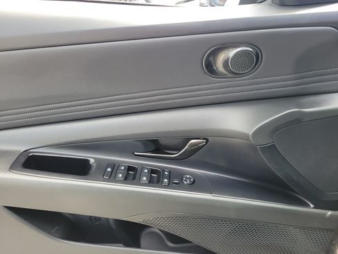 Used 2025 Hyundai Elantra Sport FWD image 17
