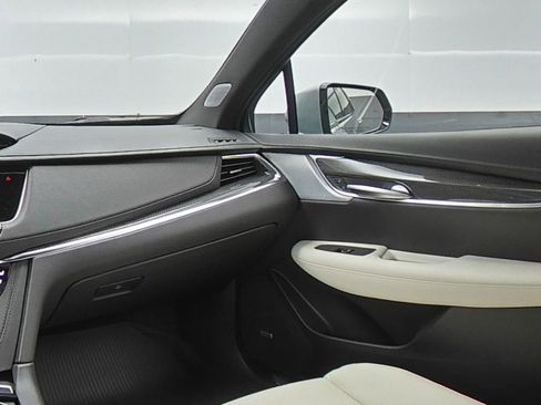 New 2025 Cadillac XT5 Sportv w/ Technology Package image 11