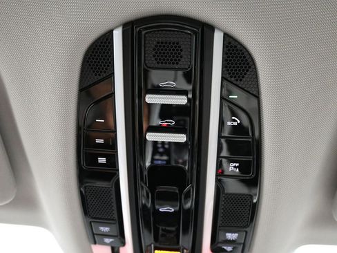 Used 2022 Porsche Panamera image 12