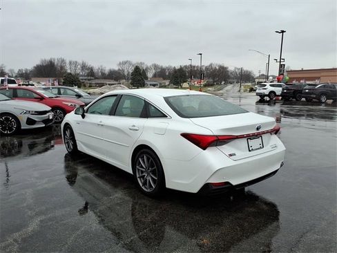 Used 2020 Toyota Avalon Limited image 6