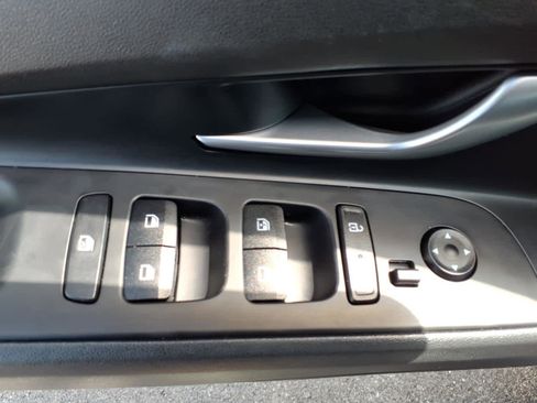 Used 2023 Hyundai Elantra SEL image 14