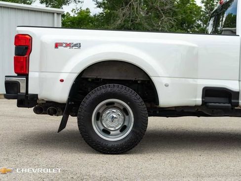 Used 2023 Ford F350 Lariat w/ Lariat Ultimate Package AWD/4WD image 5