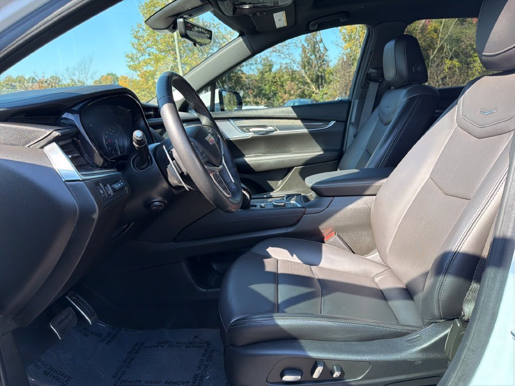 Used 2024 Cadillac XT5 Sportv w/ Technology Package AWD/4WD image 3