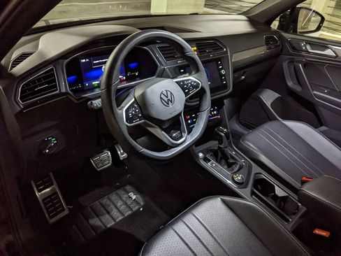 Certified 2022 Volkswagen Tiguan SE R-Line image 8