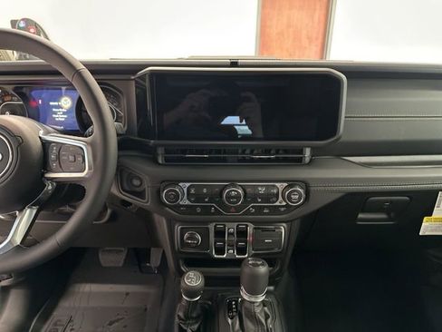 New 2025 Jeep Wrangler Unlimited Sahara AWD/4WD image 32