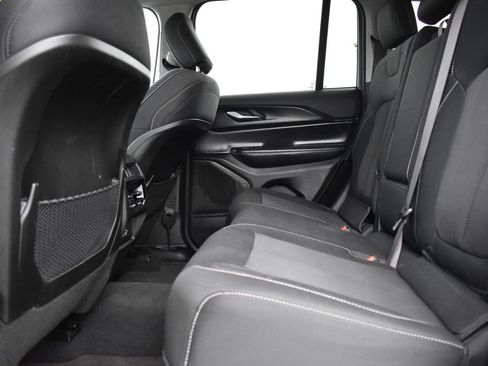 Used 2024 Jeep Grand Cherokee Laredo RWD image 14