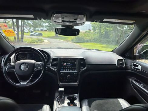 Used 2018 Jeep Grand Cherokee Altitude AWD/4WD image 10