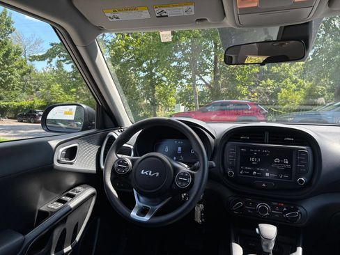 Used 2025 Kia Soul LX w/ LX Technology Package FWD image 32