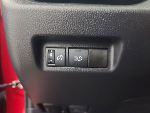 Used 2025 Toyota RAV4 XLE AWD/4WD image 28
