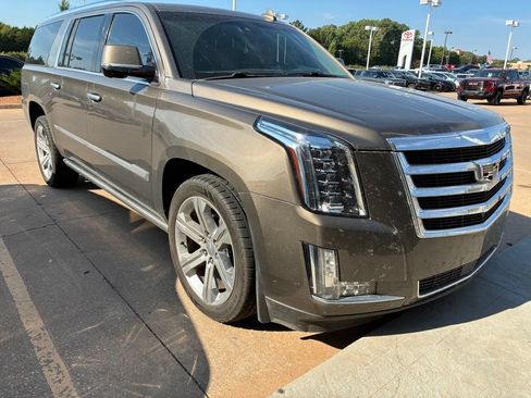 Used 2016 Cadillac Escalade ESV Premium AWD/4WD image 3