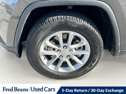 Used 2021 Jeep Grand Cherokee Laredo X image 32