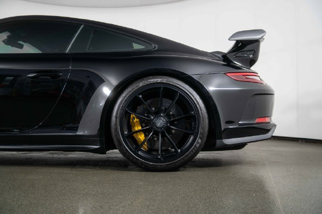 Used 2018 Porsche 911 GT3 RWD image 13