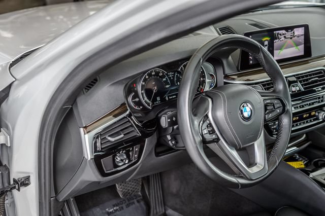 Used 2019 BMW 530i w/ Convenience Package RWD image 26