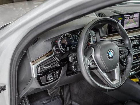 Used 2019 BMW 530i w/ Convenience Package RWD image 26