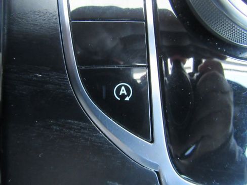 Used 2019 Mercedes-Benz C 300 Sedan image 53