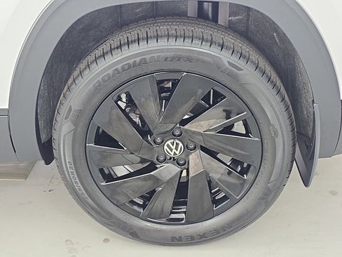 New 2026 Volkswagen Atlas Cross Sport SE image 33