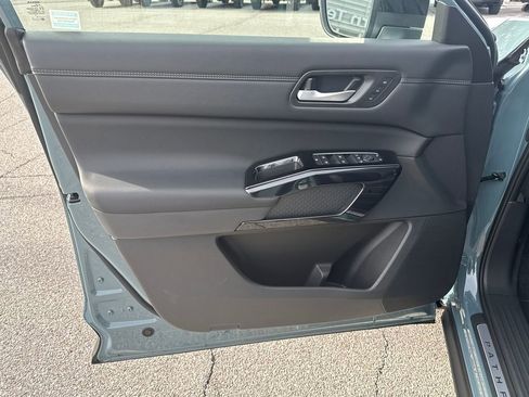 New 2026 Nissan Pathfinder Platinum image 11