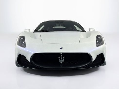 Used 2023 Maserati MC20 Coupe RWD image 2